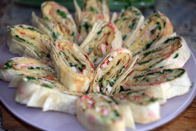 Рулетики из лаваша с курицей